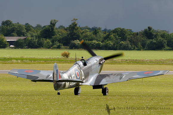 Carl Schofield taxys EP120, Duxford, May 2014