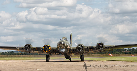 Boeing B-17G Flying Fortress "Sally B"