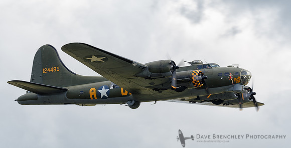 Boeing B-17G Flying Fortress "Sally B"
